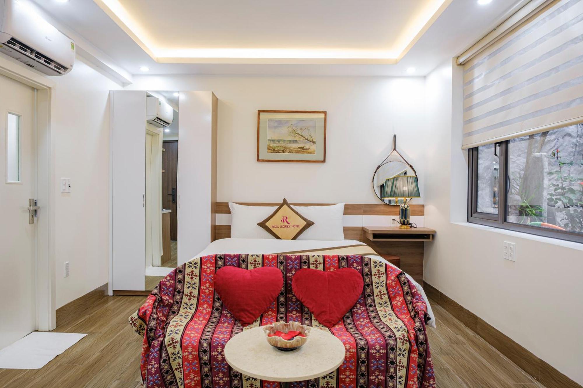 Roza Palace Cat Ba 3*