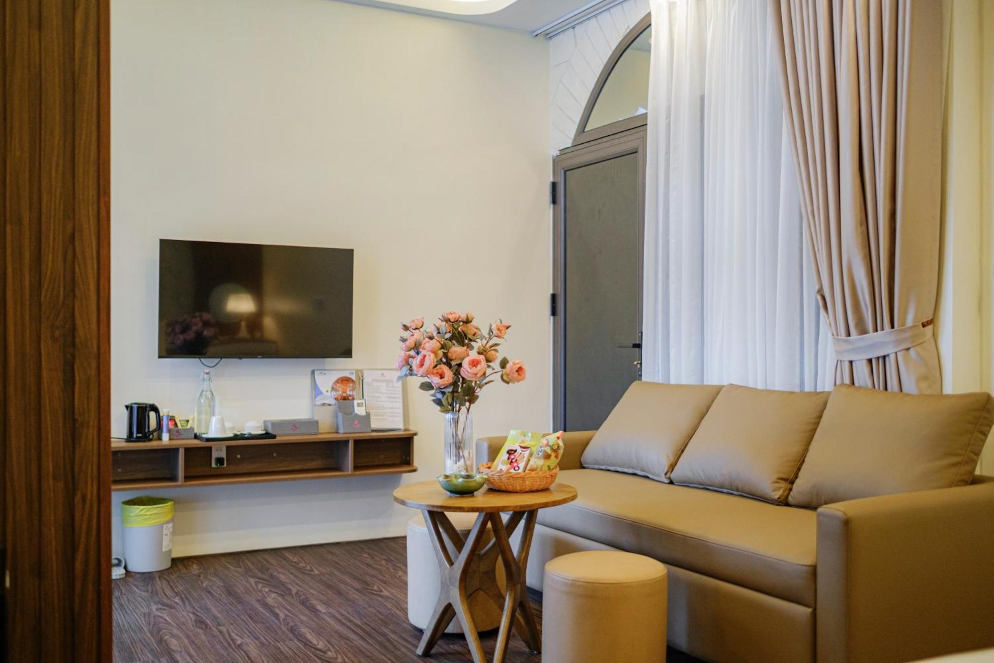 Roza Palace Cat Ba Hotel