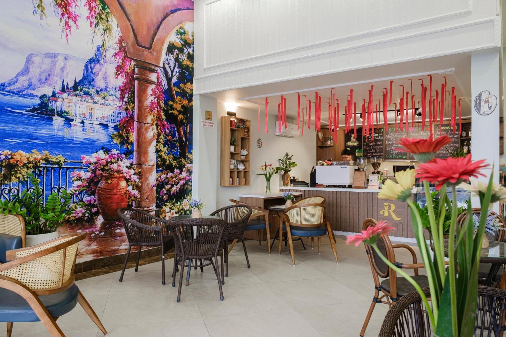 Hotel Roza Palace Cat Ba 3*