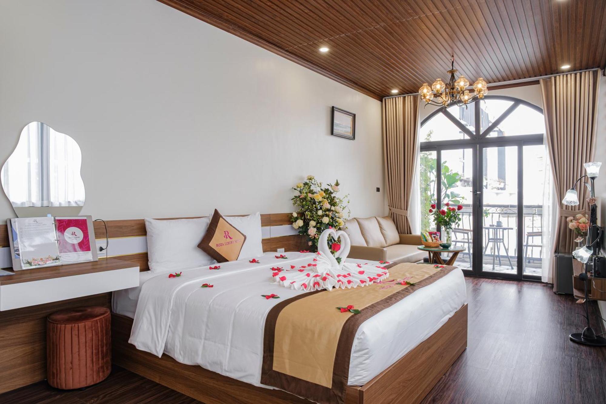 Roza Palace Cat Ba Hotel